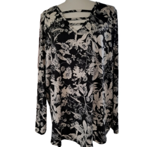 EUC Emaline Black and White Floral Vneck Tunic Top Size 1X
